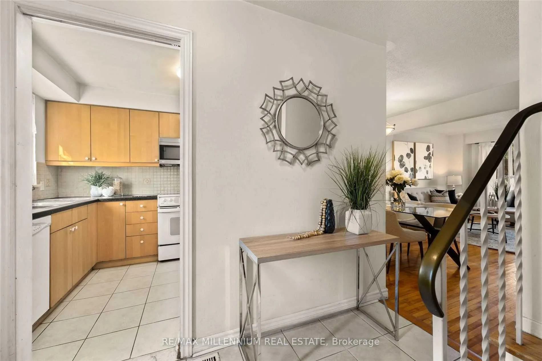 Photo 6 of Unit #17, 17 The Carriage Way, Markham, Royal Orchard — HOMEH