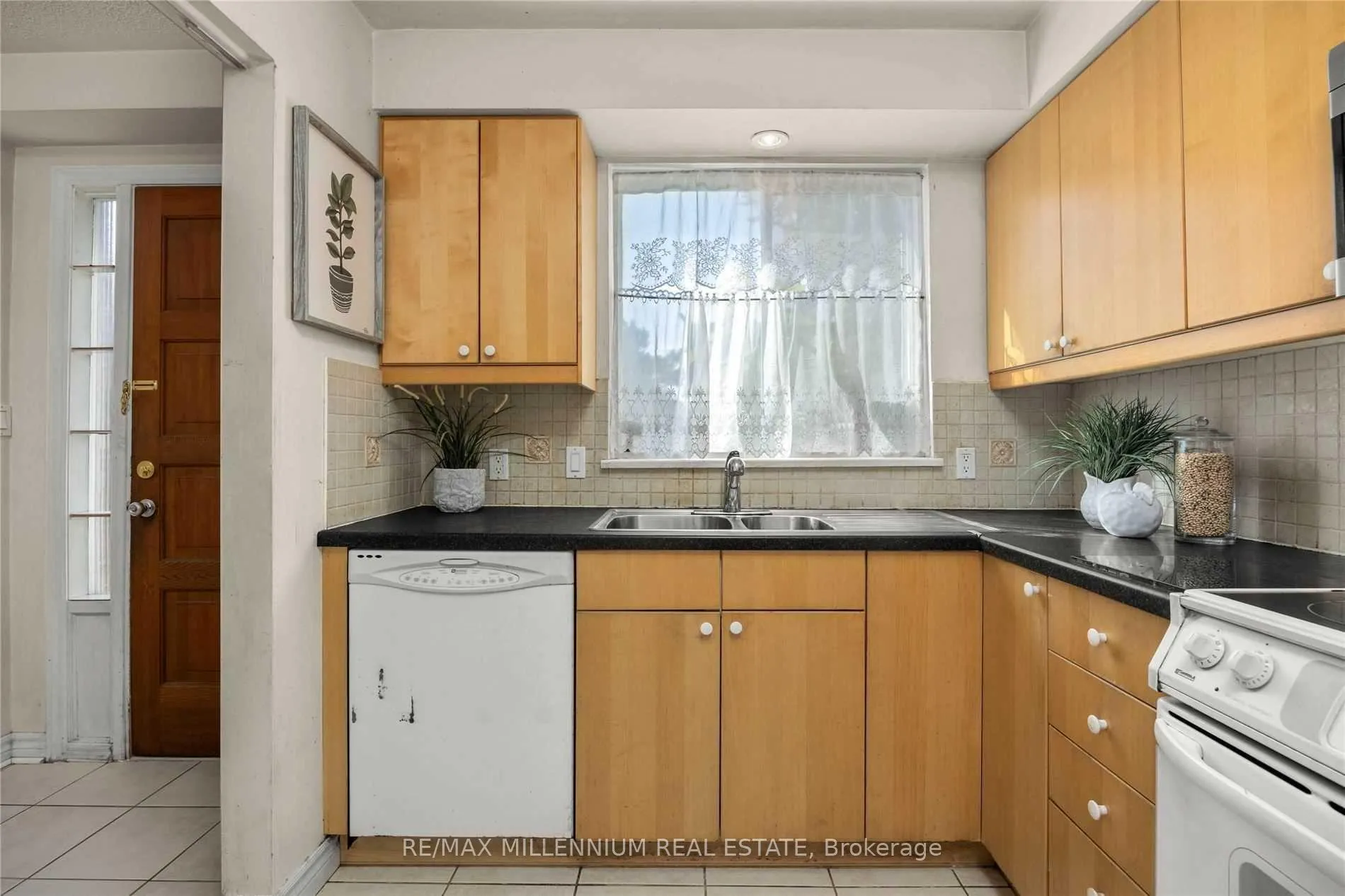 Photo 9 of Unit #17, 17 The Carriage Way, Markham, Royal Orchard — HOMEH