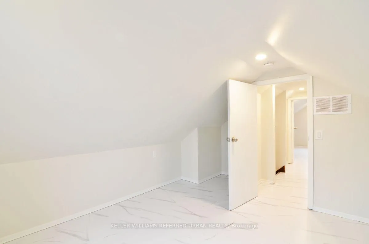 Photo 26 of Unit Upper, 4 Columbine Avenue, Toronto, The Beaches — HOMEH