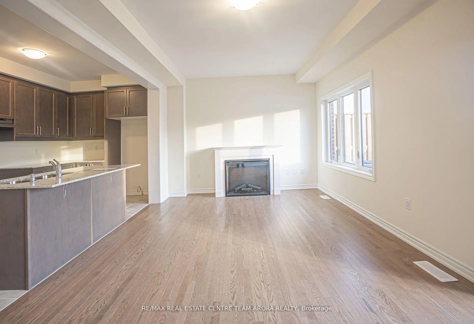 Photo 3 of 58 Bonnington Drive, Brampton, Northwest Brampton — HOMEH