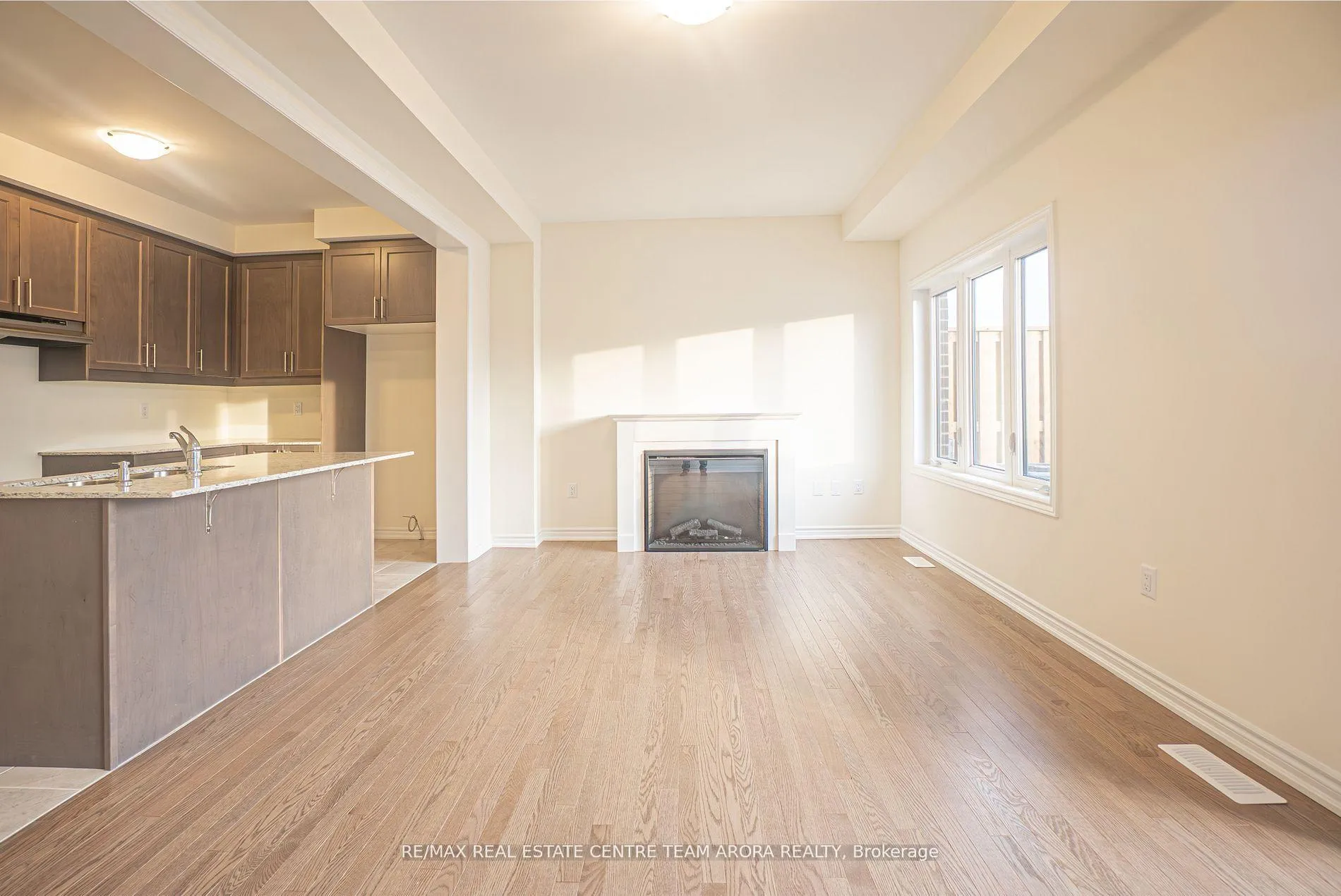 Photo 6 of 58 Bonnington Drive, Brampton, Northwest Brampton — HOMEH