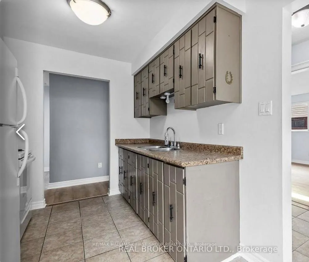 Photo 4 of 536 Cherryhill Street, Oshawa, Donevan — HOMEH