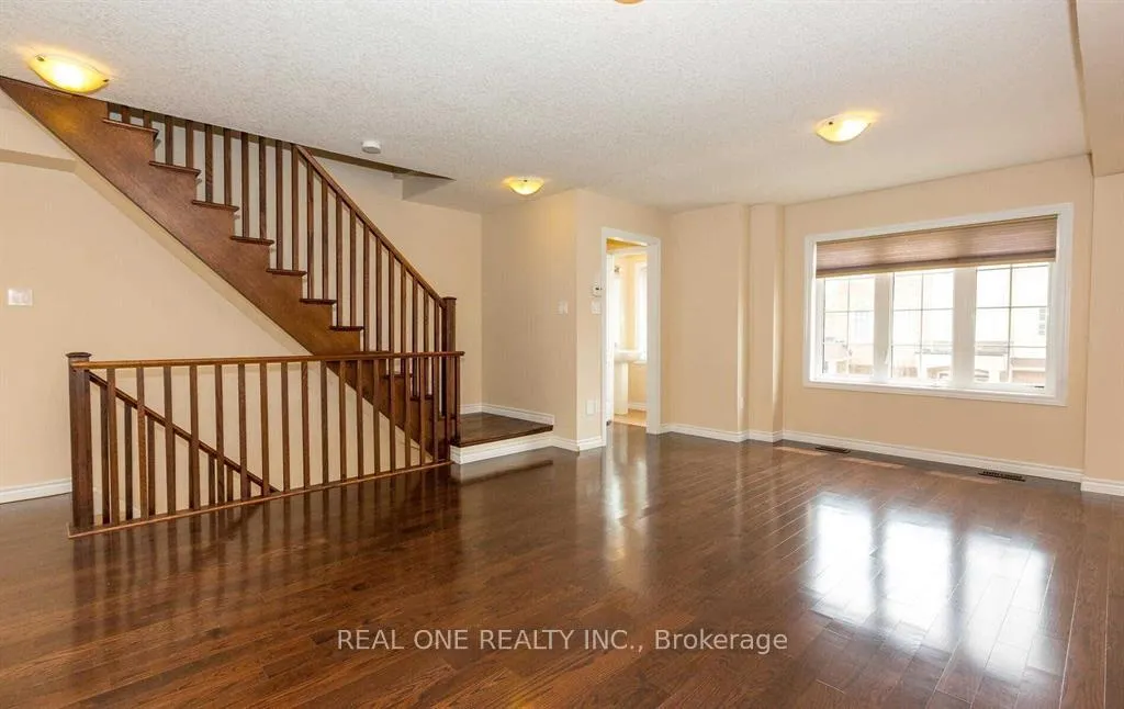 Photo 4 of 16 Dorchester Terrace, Hamilton, Stoney Creek Mountain — HOMEH