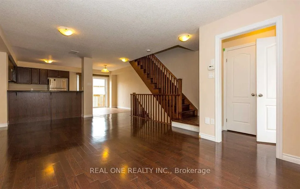 Photo 5 of 16 Dorchester Terrace, Hamilton, Stoney Creek Mountain — HOMEH