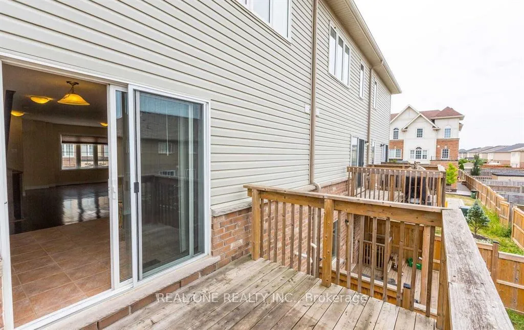 Photo 7 of 16 Dorchester Terrace, Hamilton, Stoney Creek Mountain — HOMEH