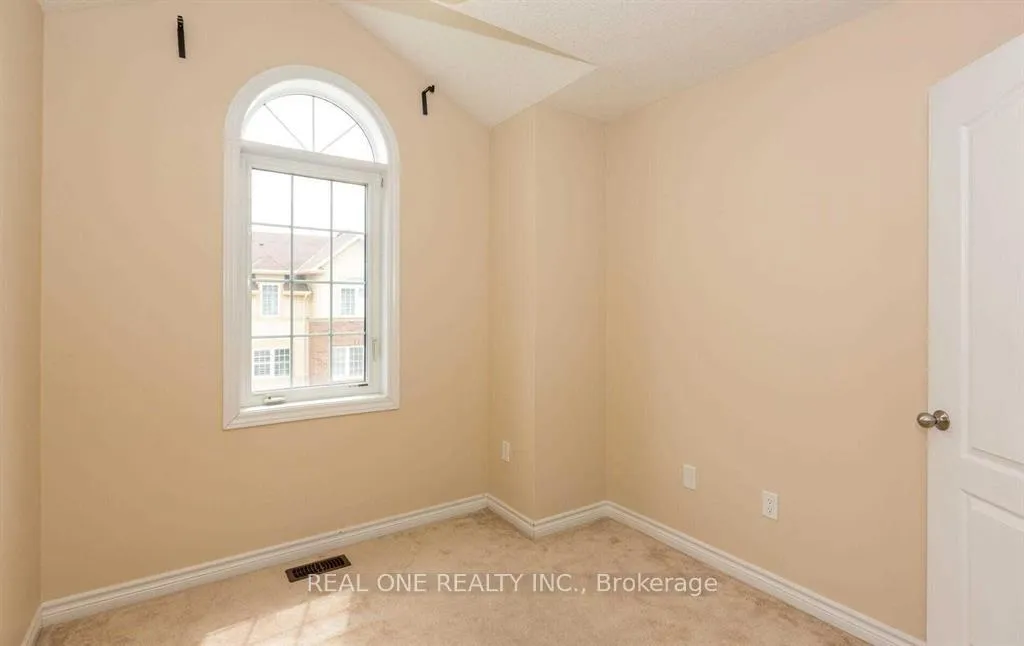 Photo 8 of 16 Dorchester Terrace, Hamilton, Stoney Creek Mountain — HOMEH