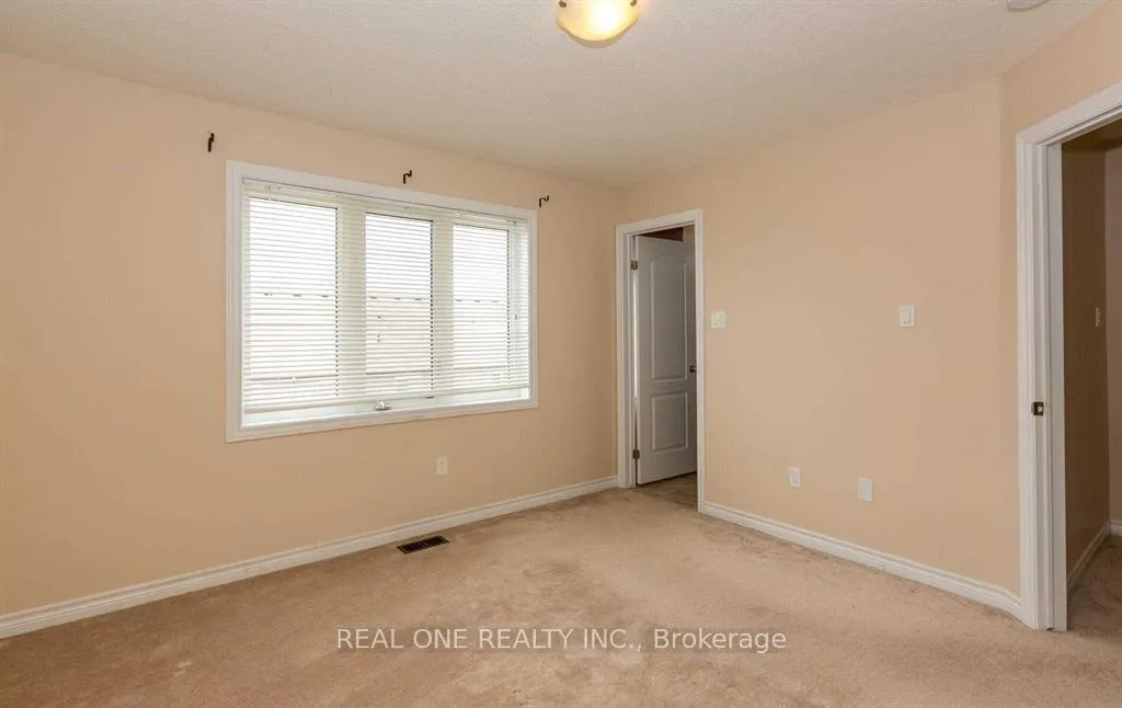 Photo 9 of 16 Dorchester Terrace, Hamilton, Stoney Creek Mountain — HOMEH