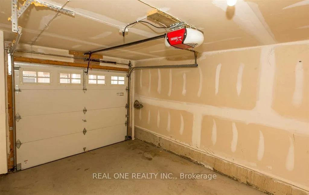 Photo 14 of 16 Dorchester Terrace, Hamilton, Stoney Creek Mountain — HOMEH