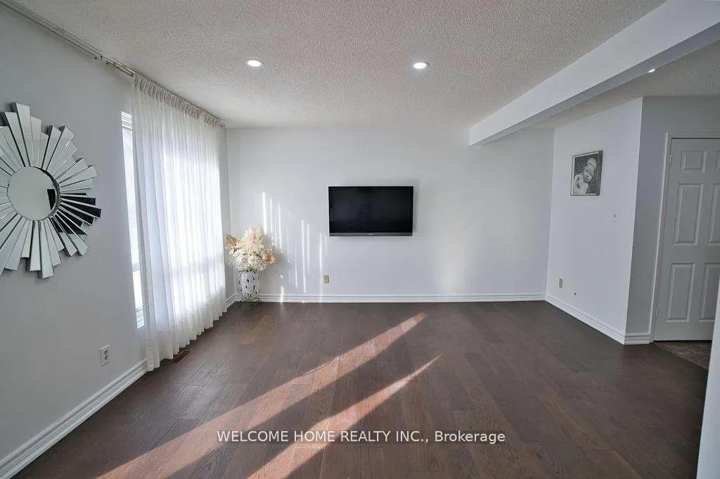 Photo 2 of 49 Carleton Place, Brampton, Bramalea West Industrial — HOMEH