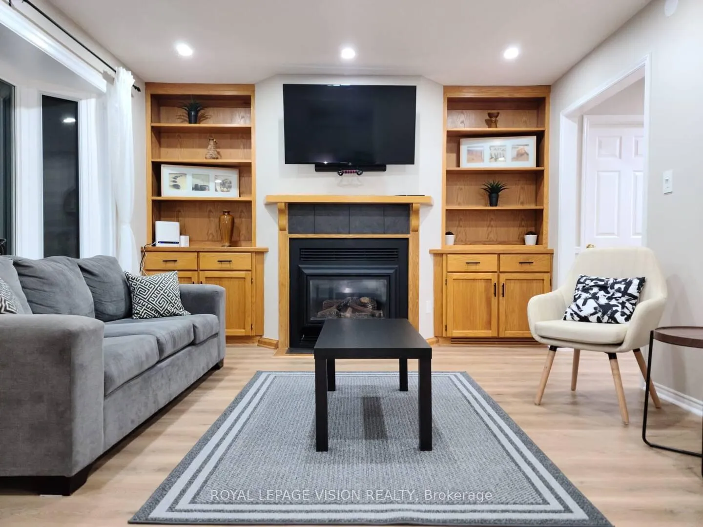 Photo 6 of 75 Garden Street, Whitby, Downtown Whitby — HOMEH
