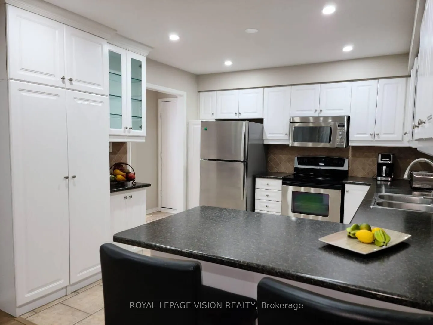Photo 8 of 75 Garden Street, Whitby, Downtown Whitby — HOMEH
