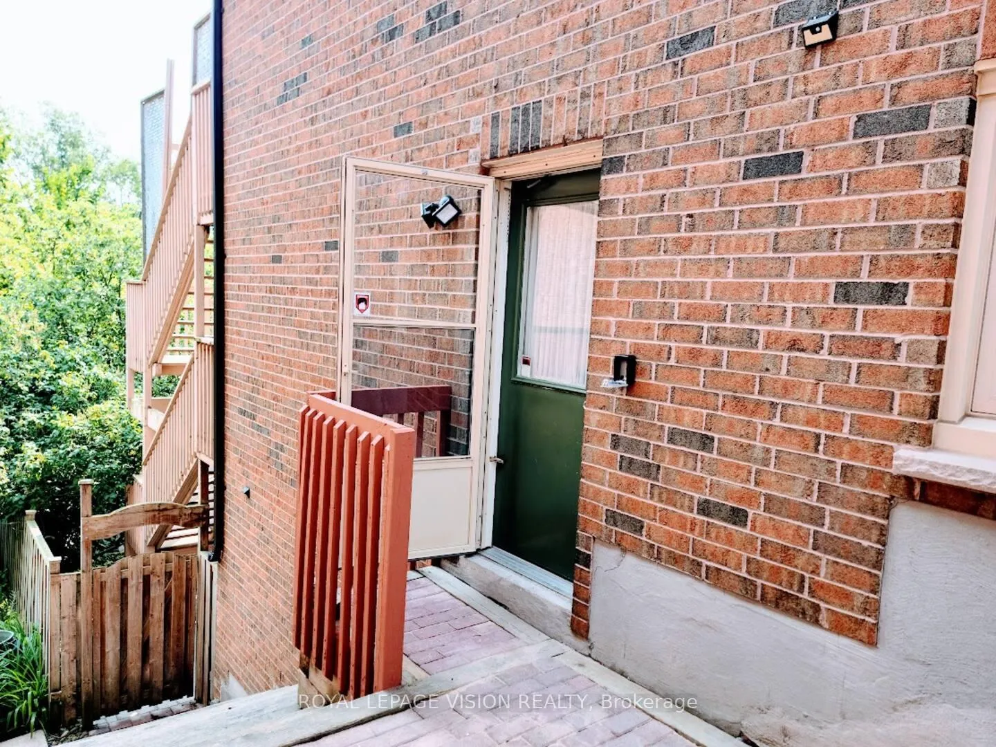 Photo 21 of 75 Garden Street, Whitby, Downtown Whitby — HOMEH