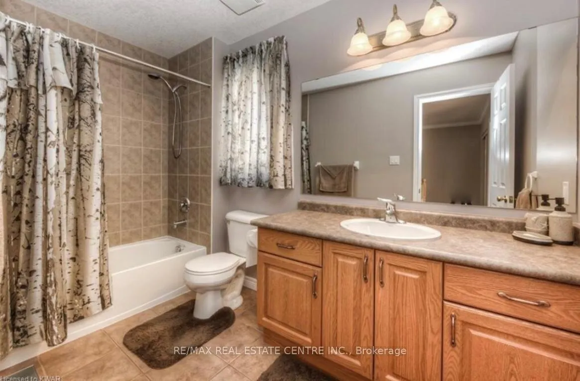 Photo 10 of 456 Thomas Slee Drive, Kitchener — HOMEH