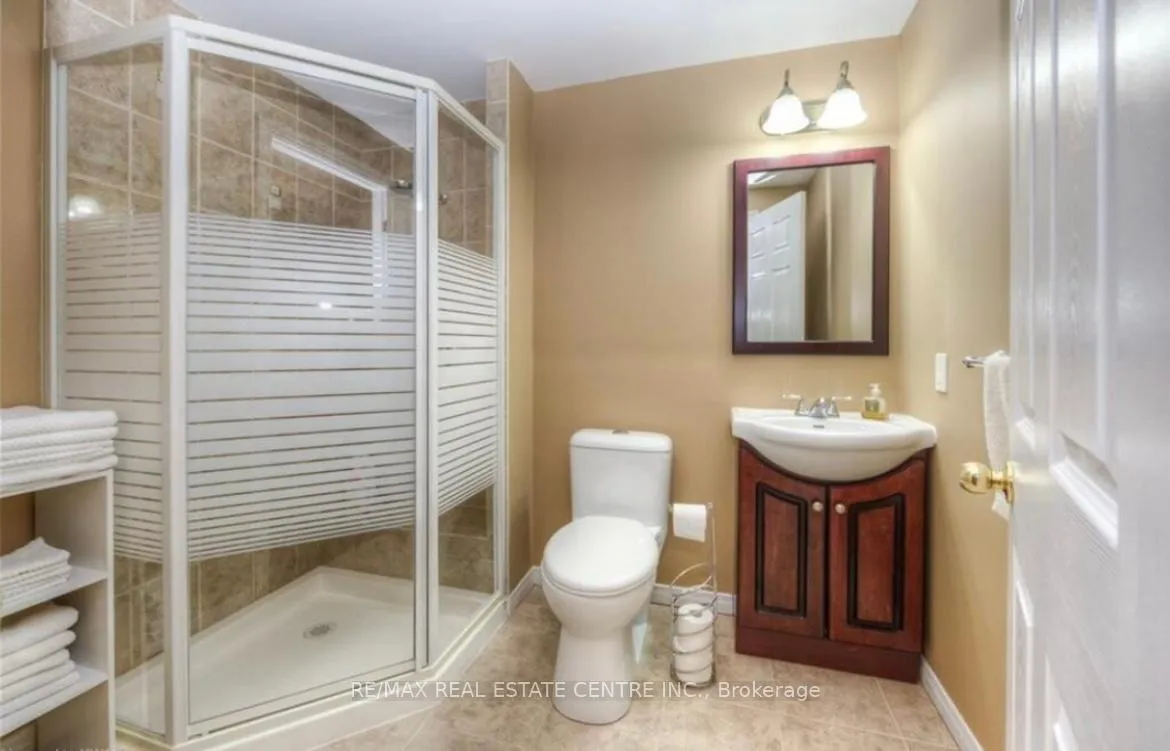 Photo 11 of 456 Thomas Slee Drive, Kitchener — HOMEH