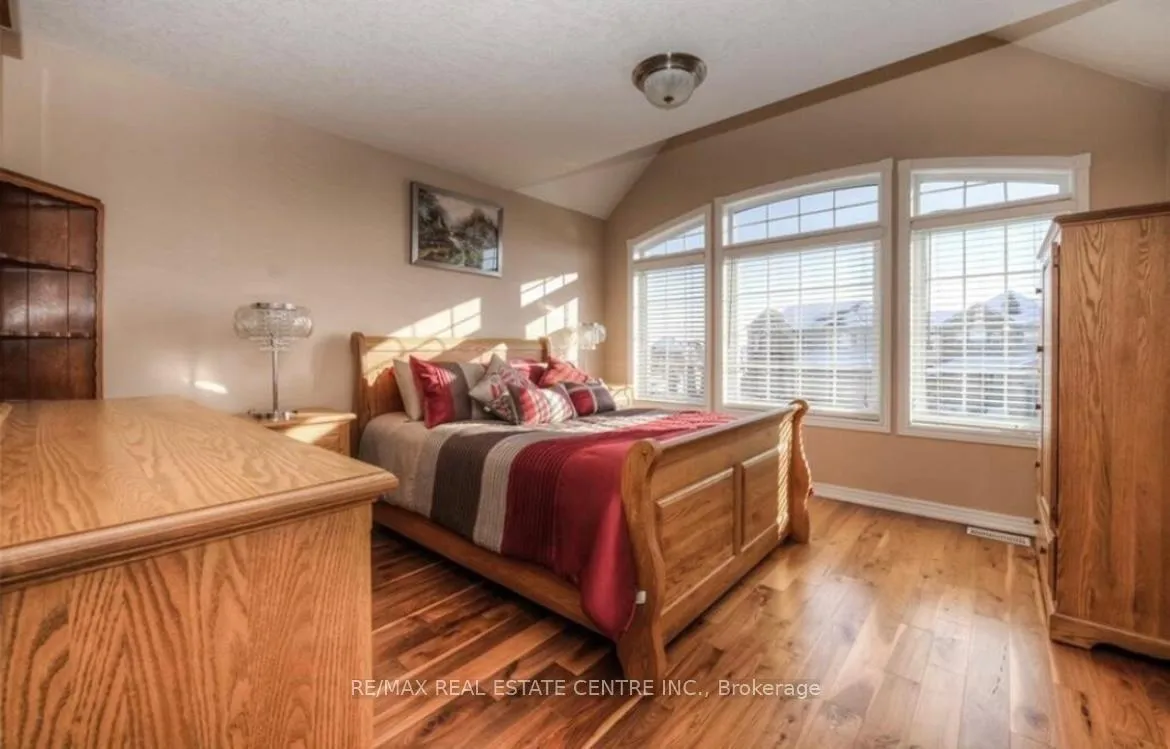 Photo 14 of 456 Thomas Slee Drive, Kitchener — HOMEH