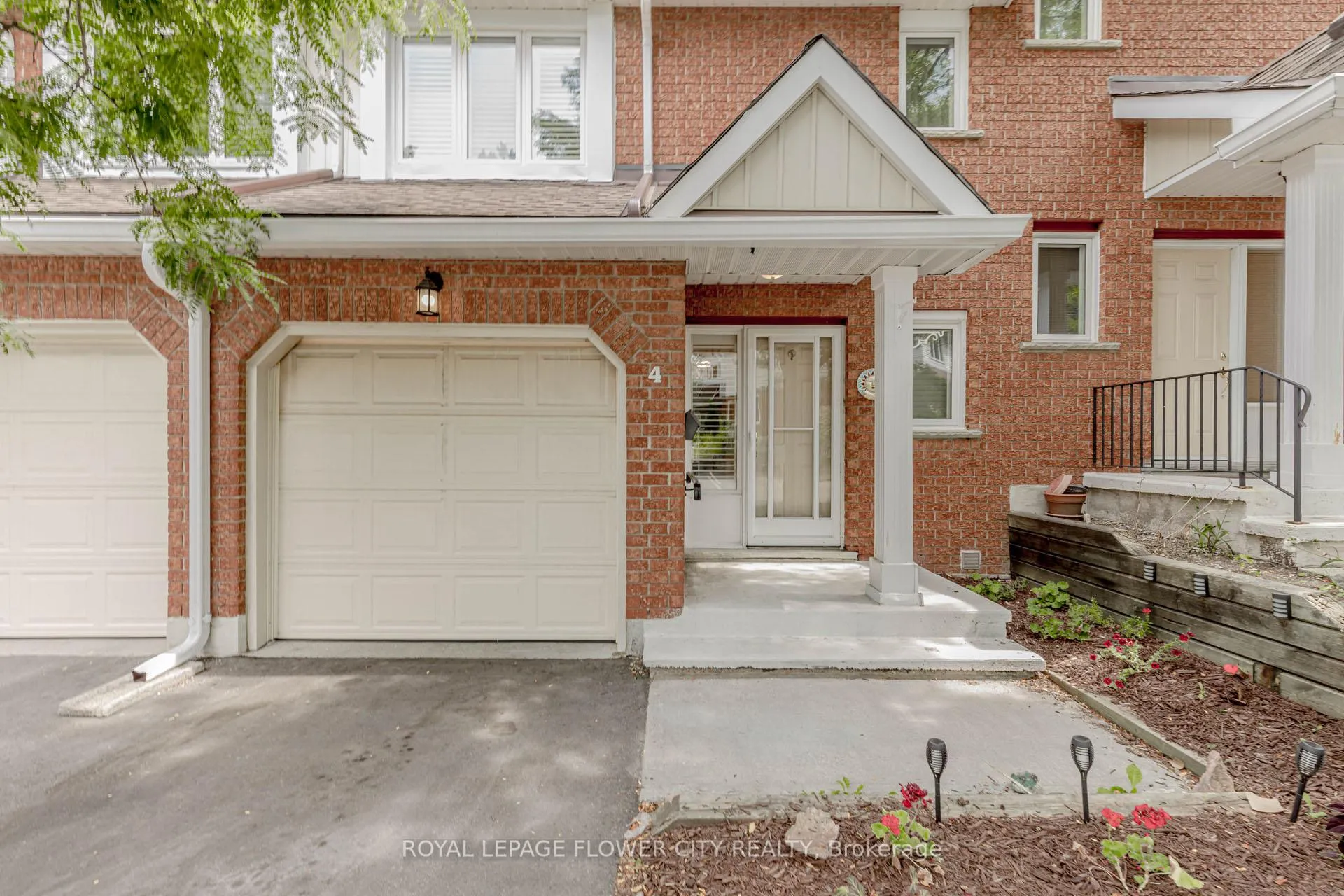 Photo 2 of Unit 4, 523 Beechwood Drive, Waterloo — HOMEH