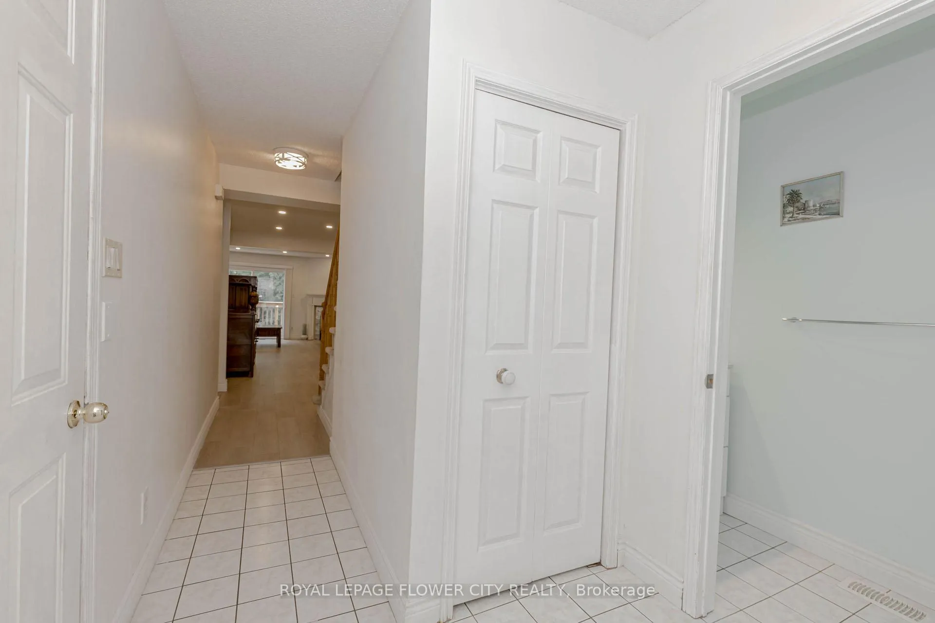 Photo 4 of Unit 4, 523 Beechwood Drive, Waterloo — HOMEH