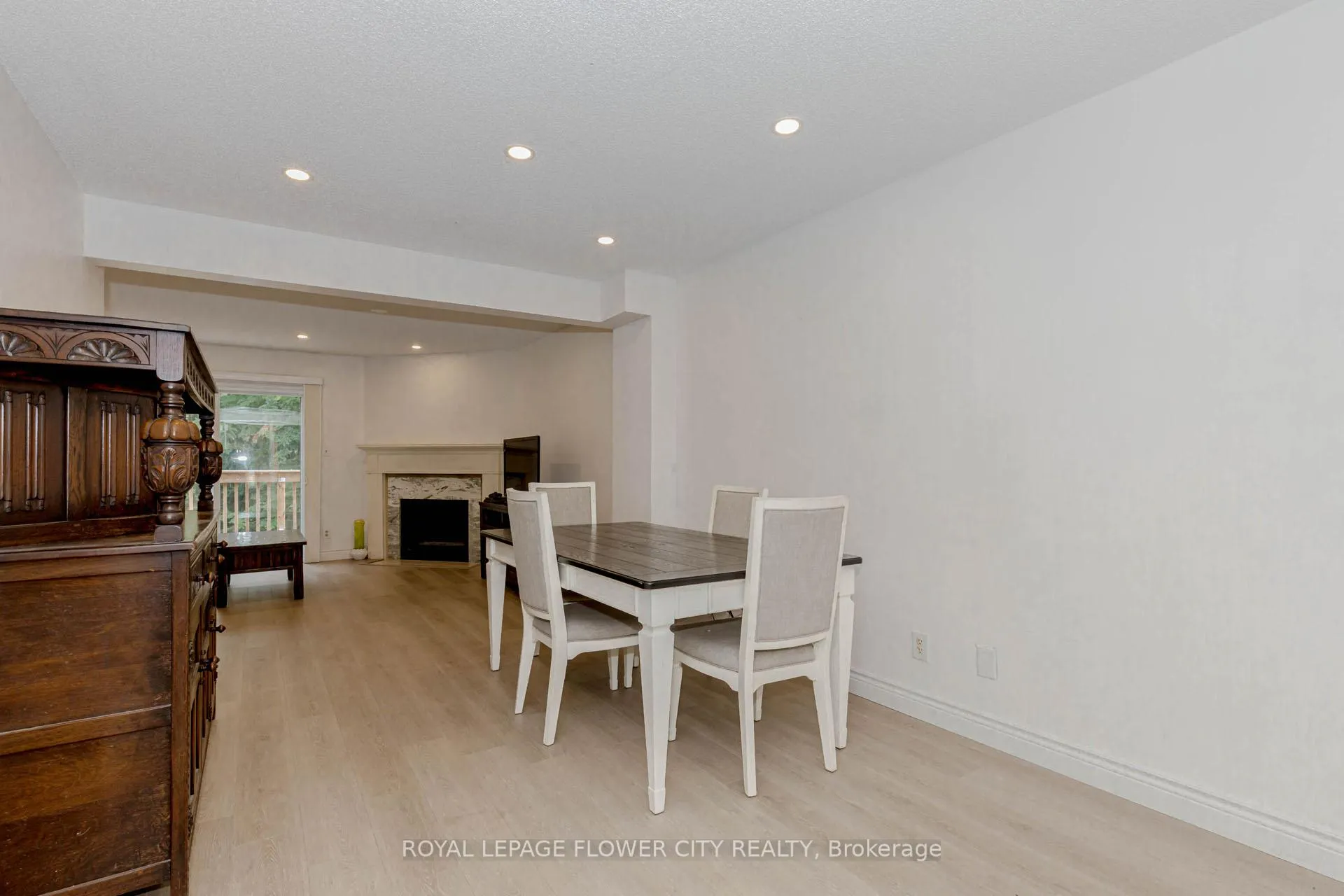 Photo 6 of Unit 4, 523 Beechwood Drive, Waterloo — HOMEH