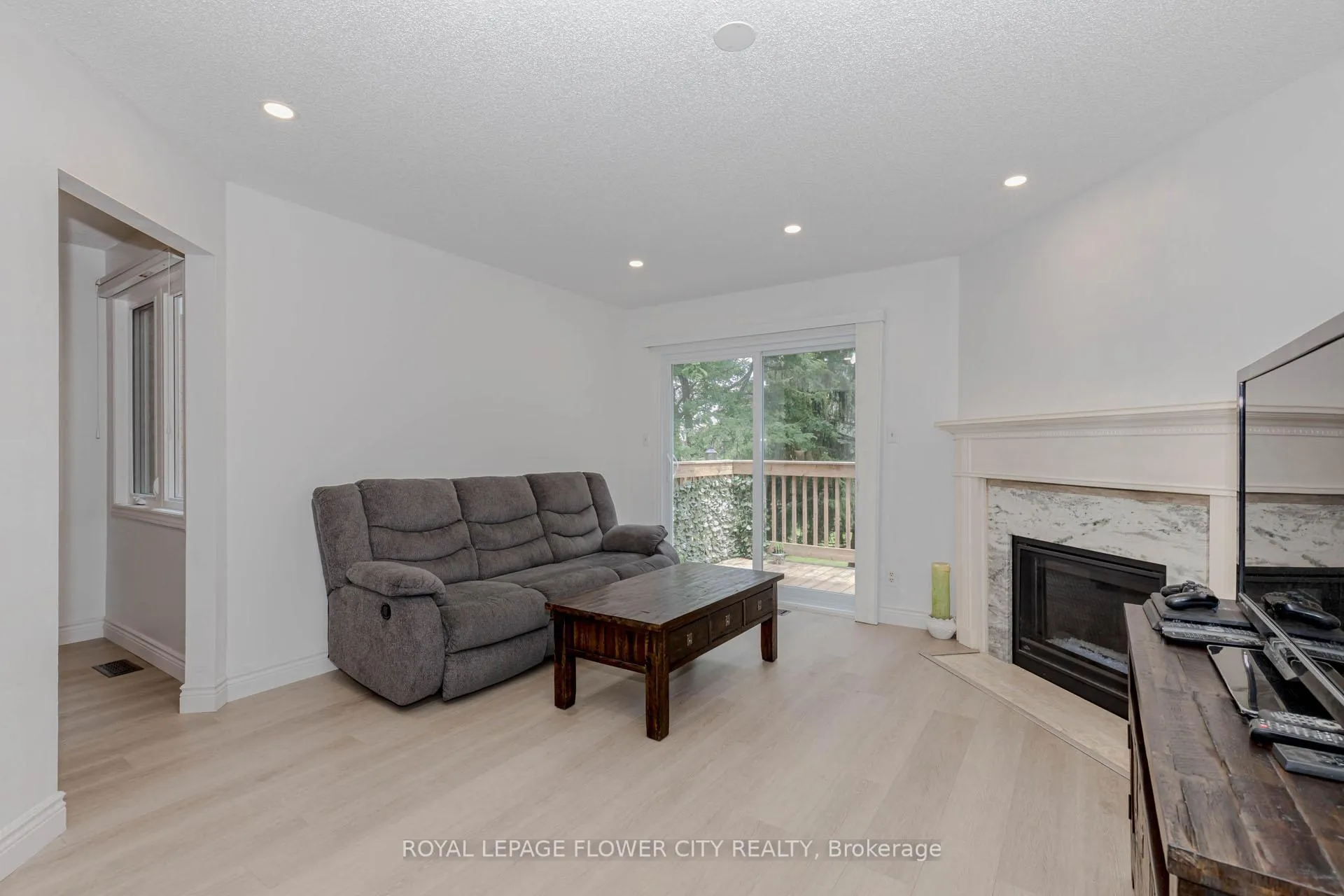 Photo 8 of Unit 4, 523 Beechwood Drive, Waterloo — HOMEH
