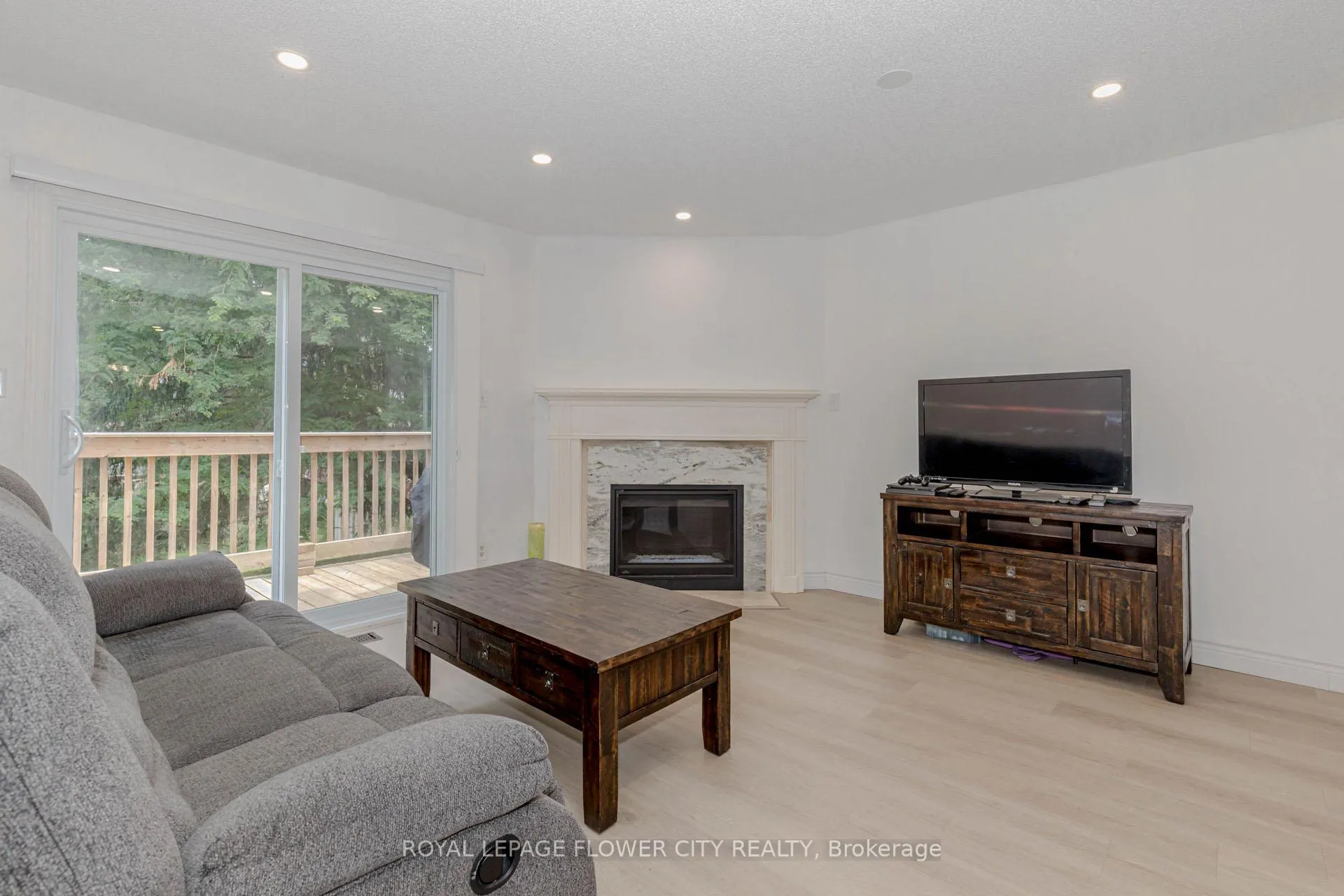 Photo 9 of Unit 4, 523 Beechwood Drive, Waterloo — HOMEH