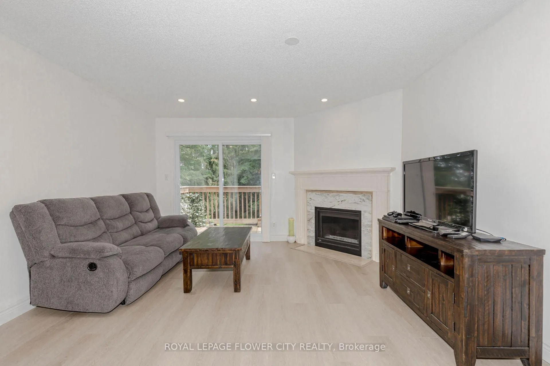 Photo 10 of Unit 4, 523 Beechwood Drive, Waterloo — HOMEH