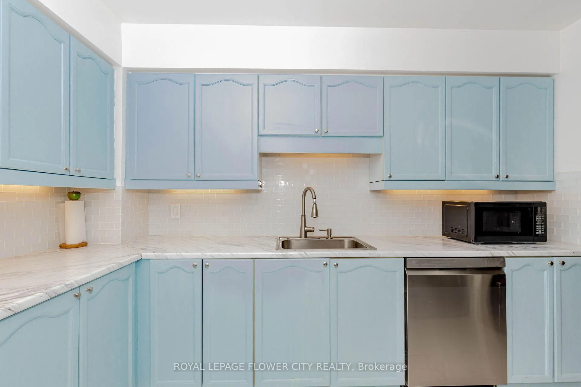 Photo 12 of Unit 4, 523 Beechwood Drive, Waterloo — HOMEH