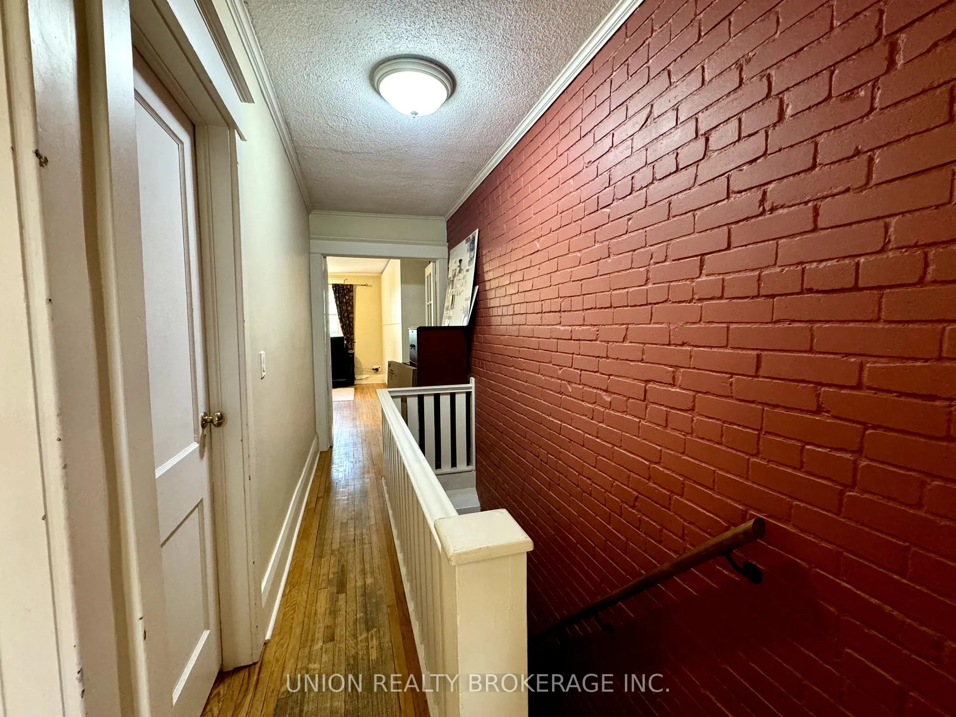 Photo 3 of Unit Upper, 334 Lee Avenue, Toronto, The Beaches — HOMEH