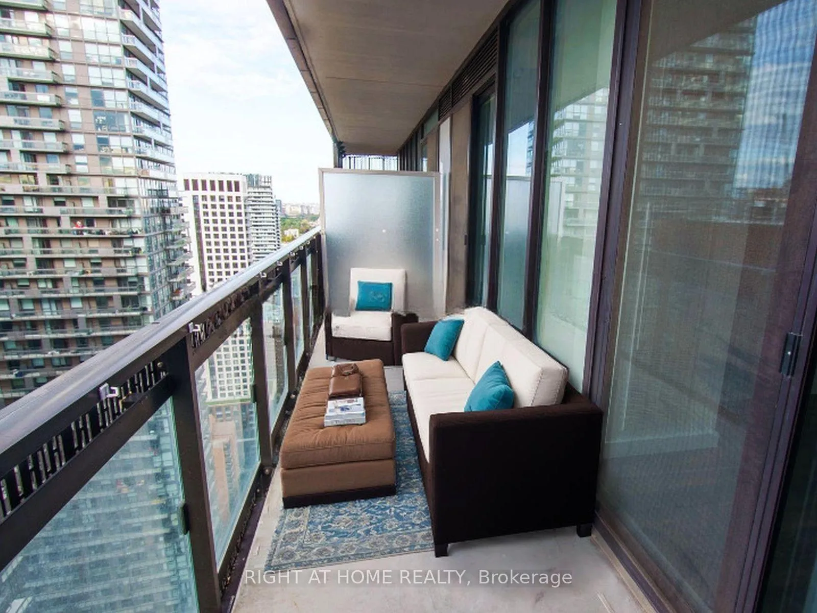 Photo 16 of Unit 3407, 8 Eglinton Avenue E, Toronto, Mount Pleasant West — HOMEH