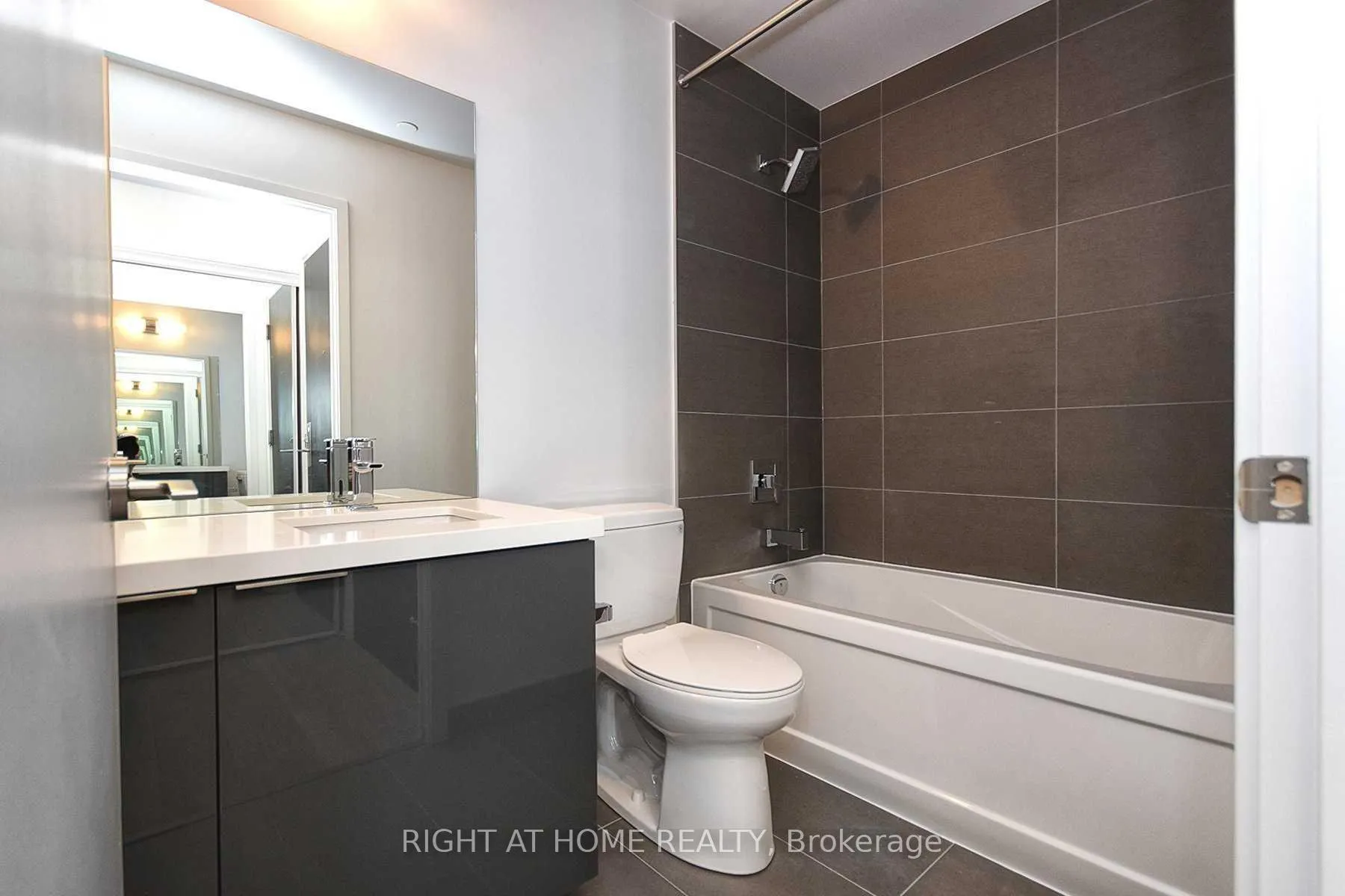 Photo 17 of Unit 3407, 8 Eglinton Avenue E, Toronto, Mount Pleasant West — HOMEH