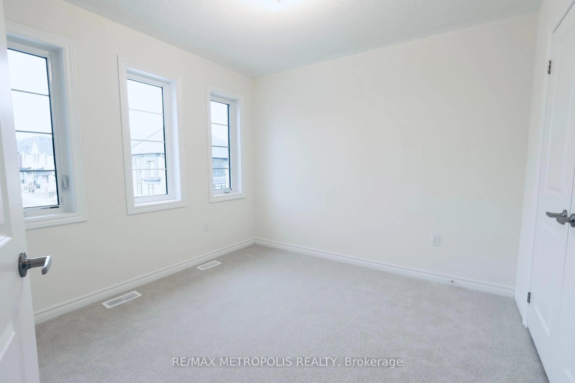 Photo 14 of 1163 Azalea Avenue, Pickering, Rural Pickering — HOMEH