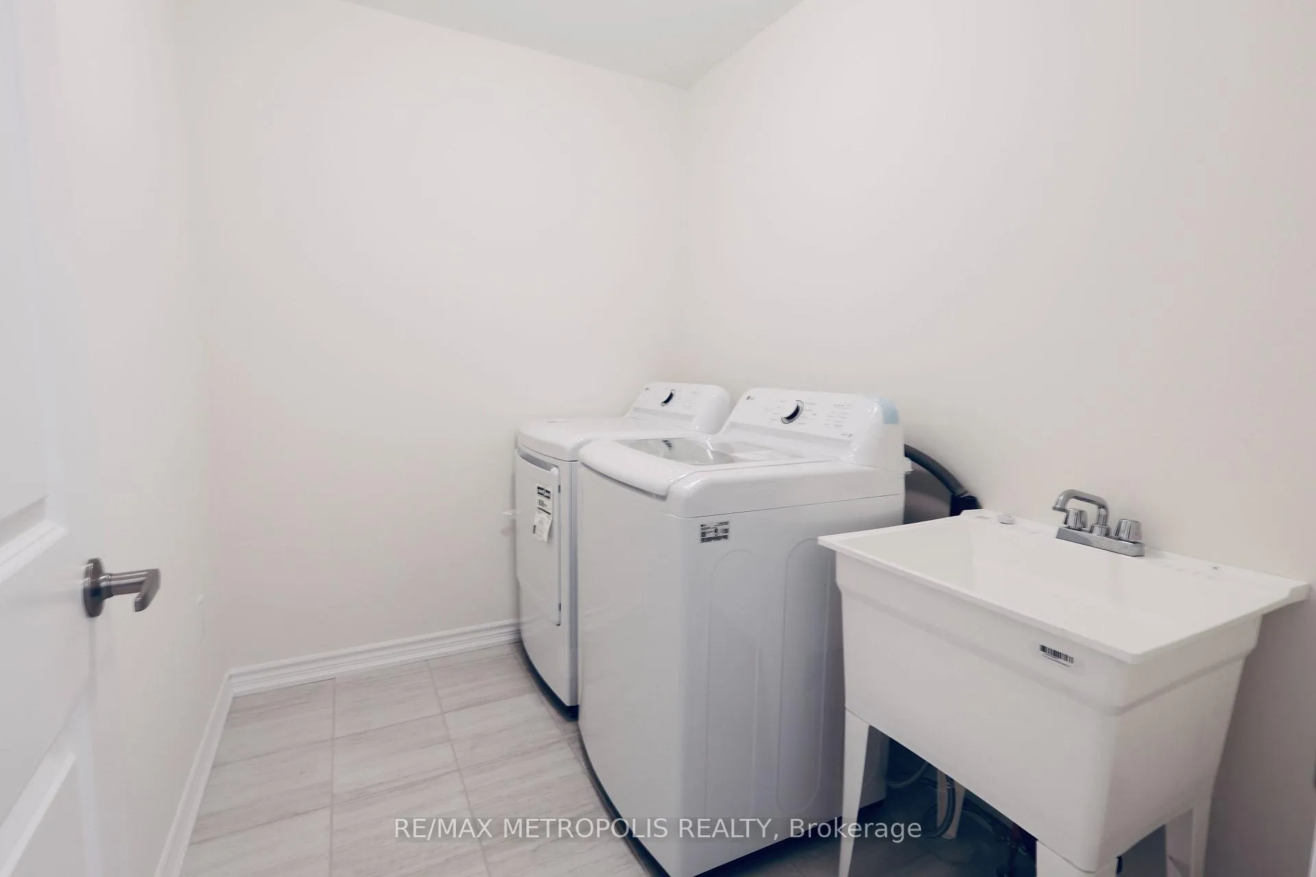 Photo 17 of 1163 Azalea Avenue, Pickering, Rural Pickering — HOMEH