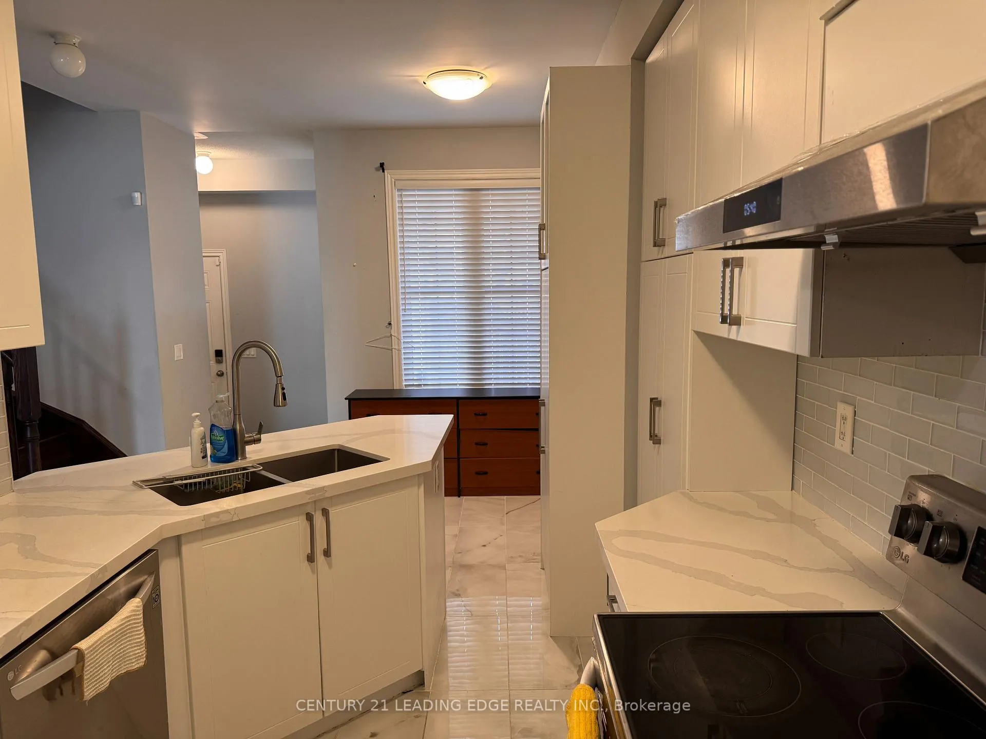 Photo 2 of 10 Tufo Avenue, Markham, Victoria Square — HOMEH