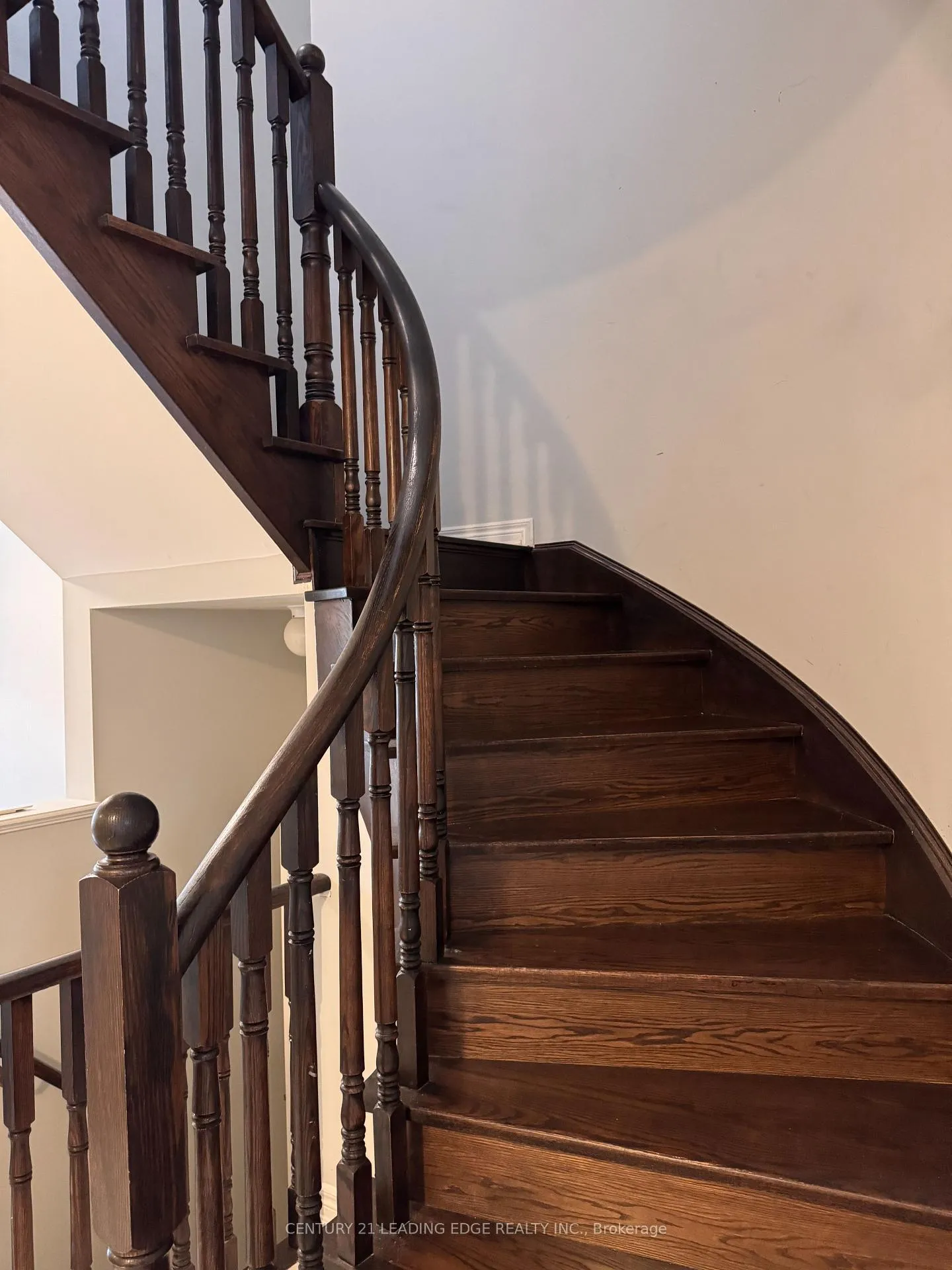 Photo 6 of 10 Tufo Avenue, Markham, Victoria Square — HOMEH