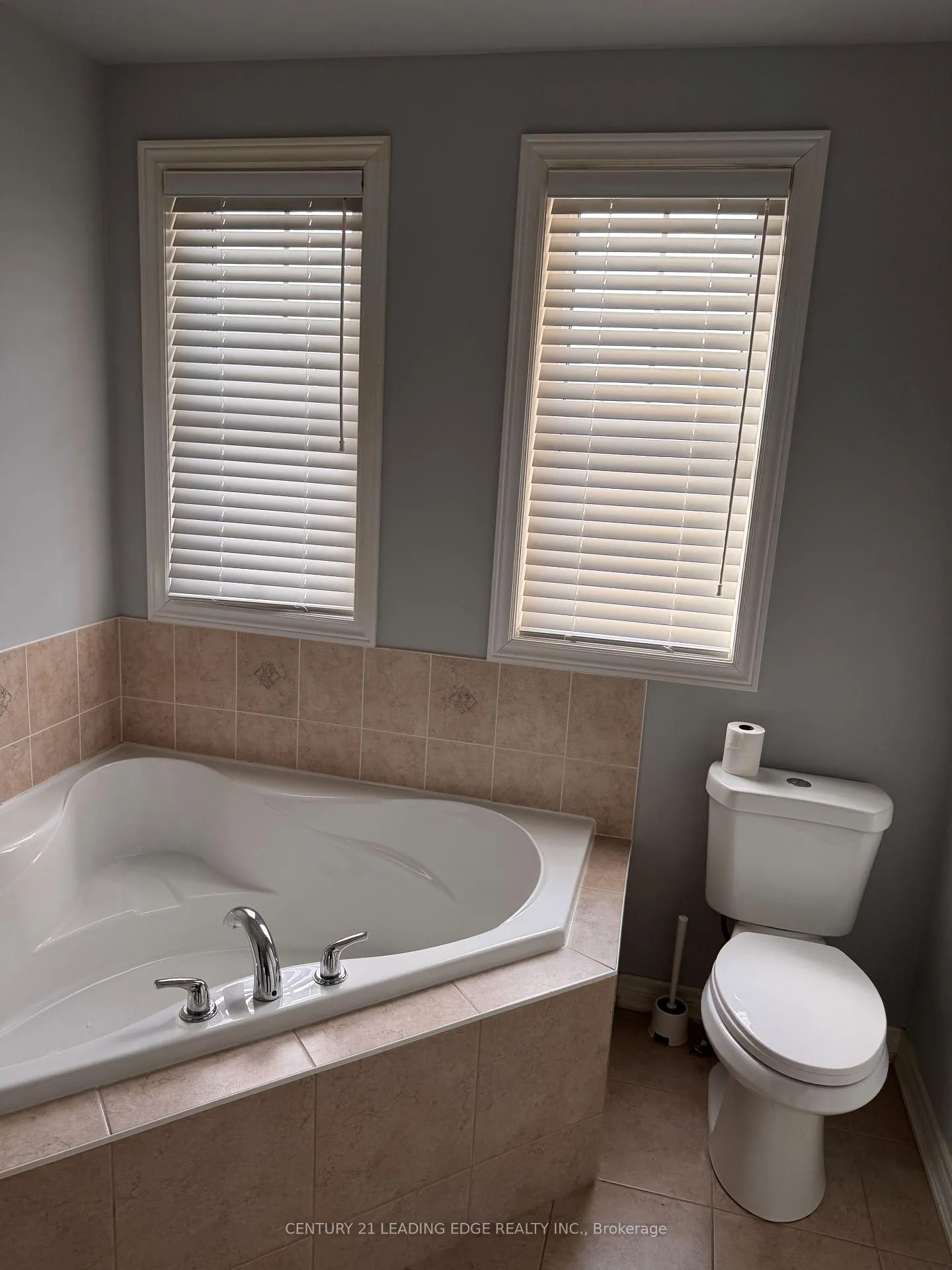 Photo 8 of 10 Tufo Avenue, Markham, Victoria Square — HOMEH