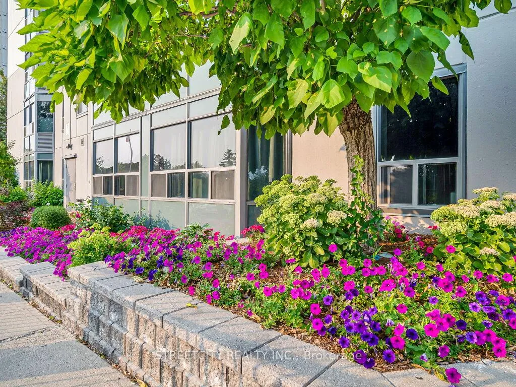 Photo 4 of Unit 814, 55 Green Valley Drive, Kitchener — HOMEH