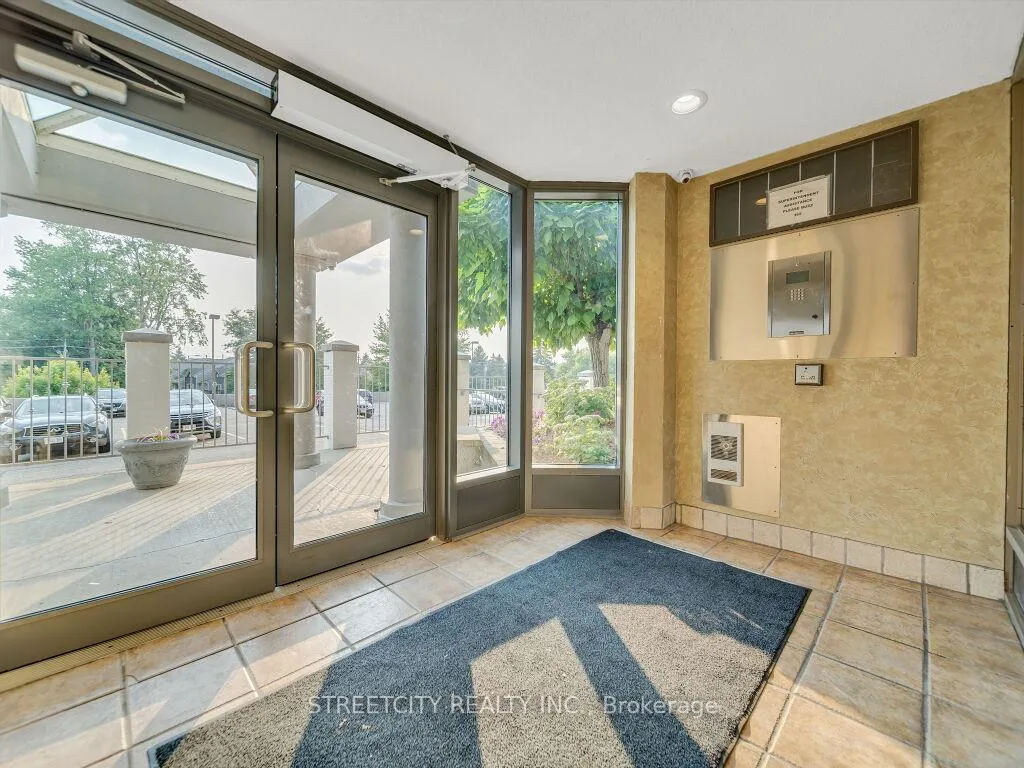Photo 6 of Unit 814, 55 Green Valley Drive, Kitchener — HOMEH