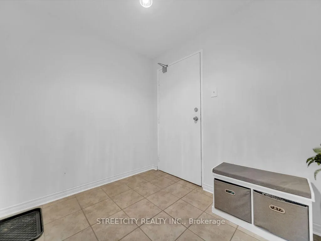 Photo 12 of Unit 814, 55 Green Valley Drive, Kitchener — HOMEH