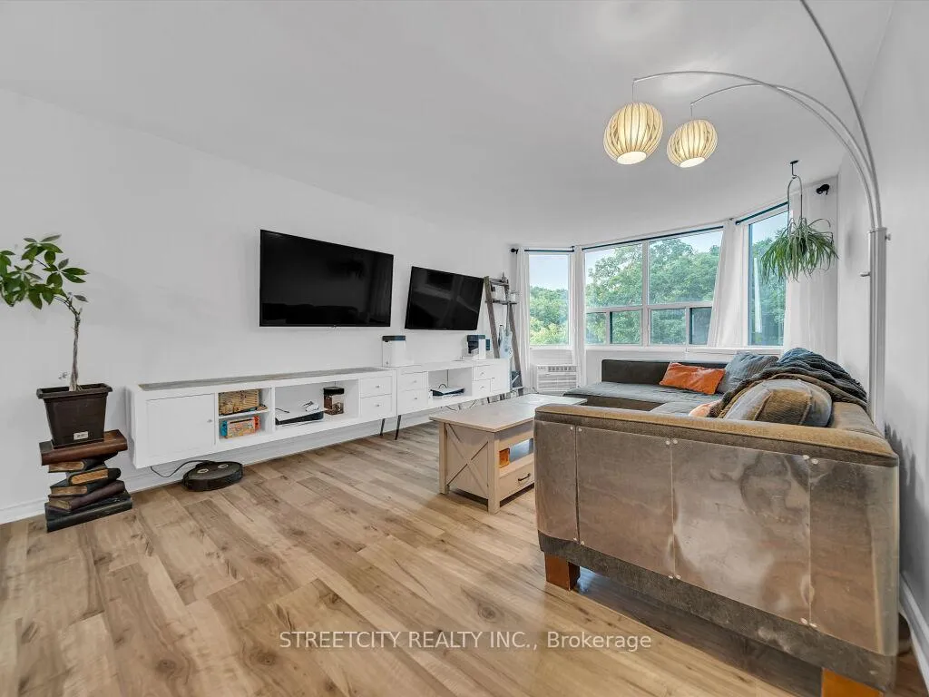 Photo 16 of Unit 814, 55 Green Valley Drive, Kitchener — HOMEH