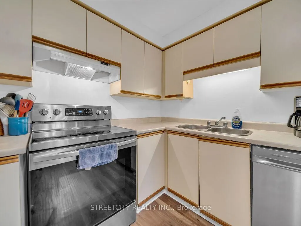 Photo 23 of Unit 814, 55 Green Valley Drive, Kitchener — HOMEH
