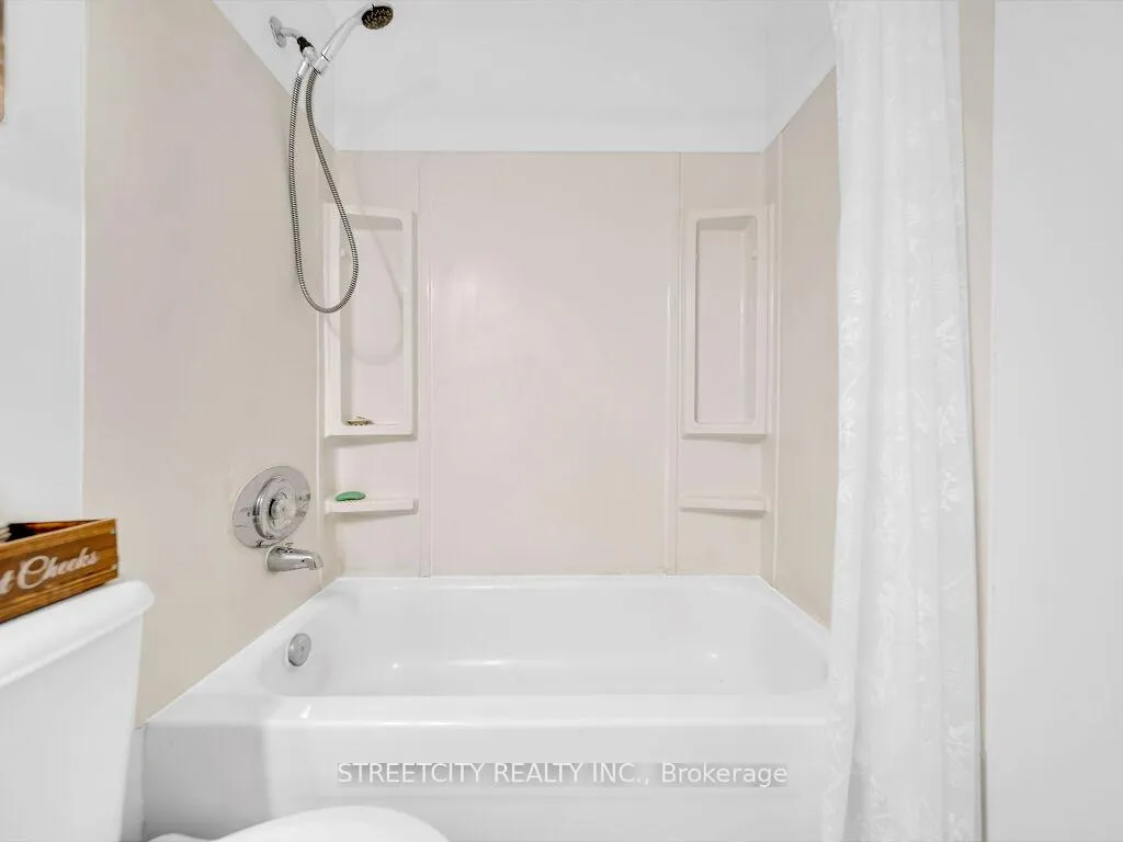 Photo 32 of Unit 814, 55 Green Valley Drive, Kitchener — HOMEH