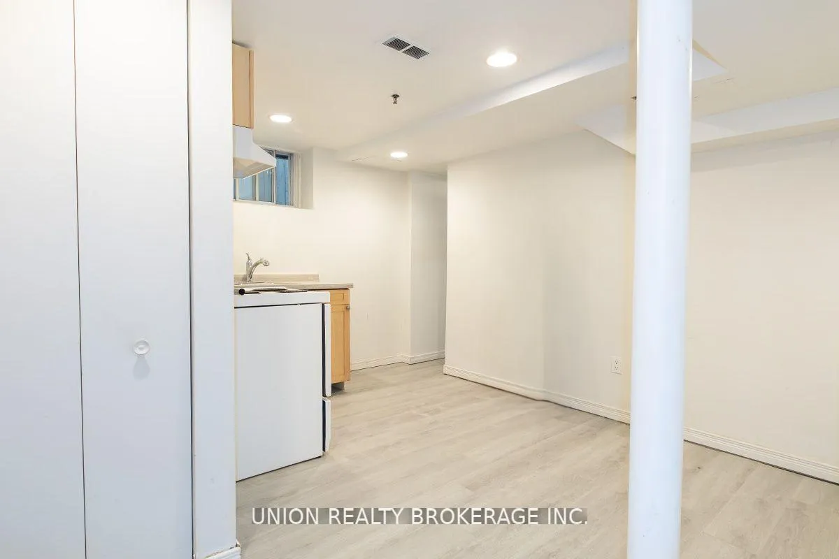 Photo 3 of Unit B2, 33 Balsam Avenue, Toronto, The Beaches — HOMEH