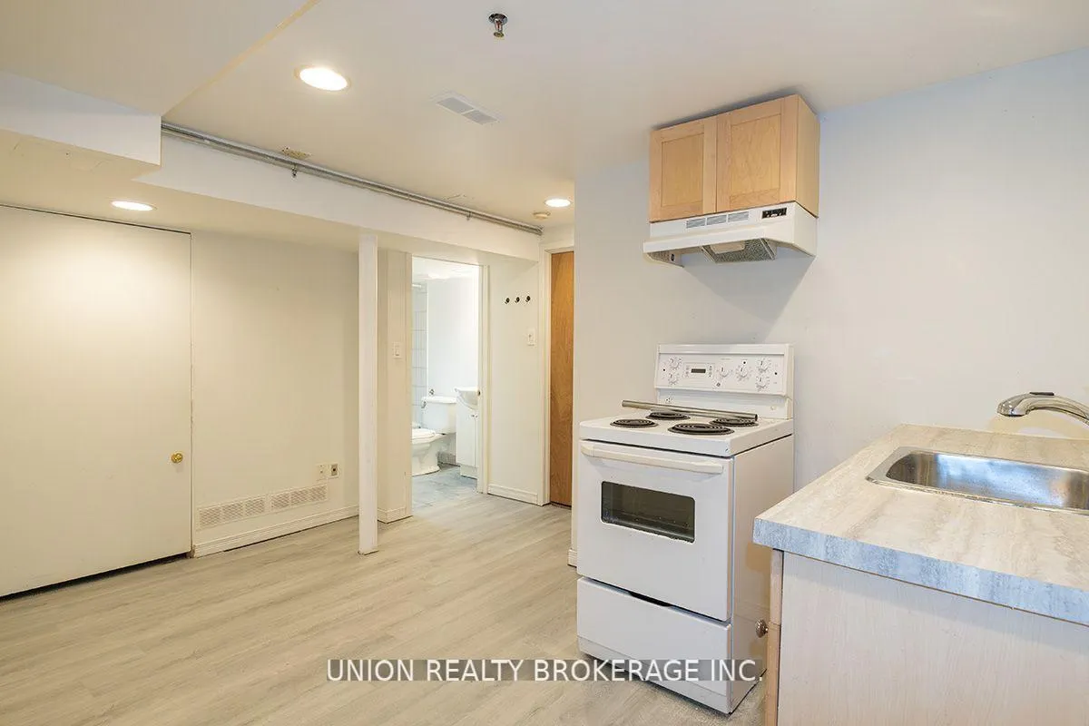 Photo 4 of Unit B2, 33 Balsam Avenue, Toronto, The Beaches — HOMEH