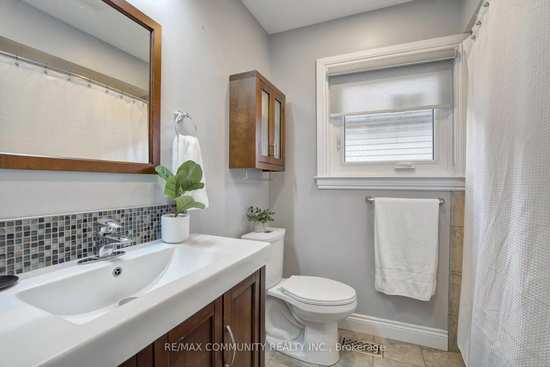 Photo 12 of 59 Oke Road, Clarington, Courtice — HOMEH