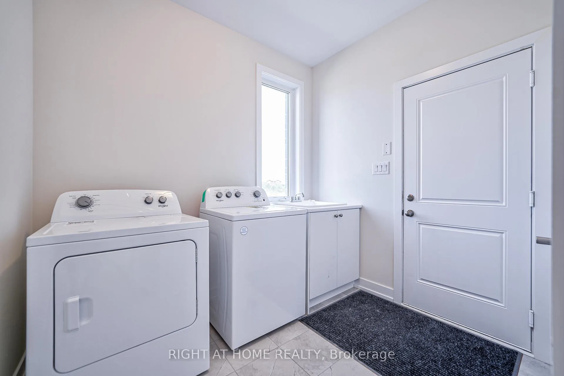 Photo 12 of 121 Stauffer Crescent, Markham, Cornell — HOMEH