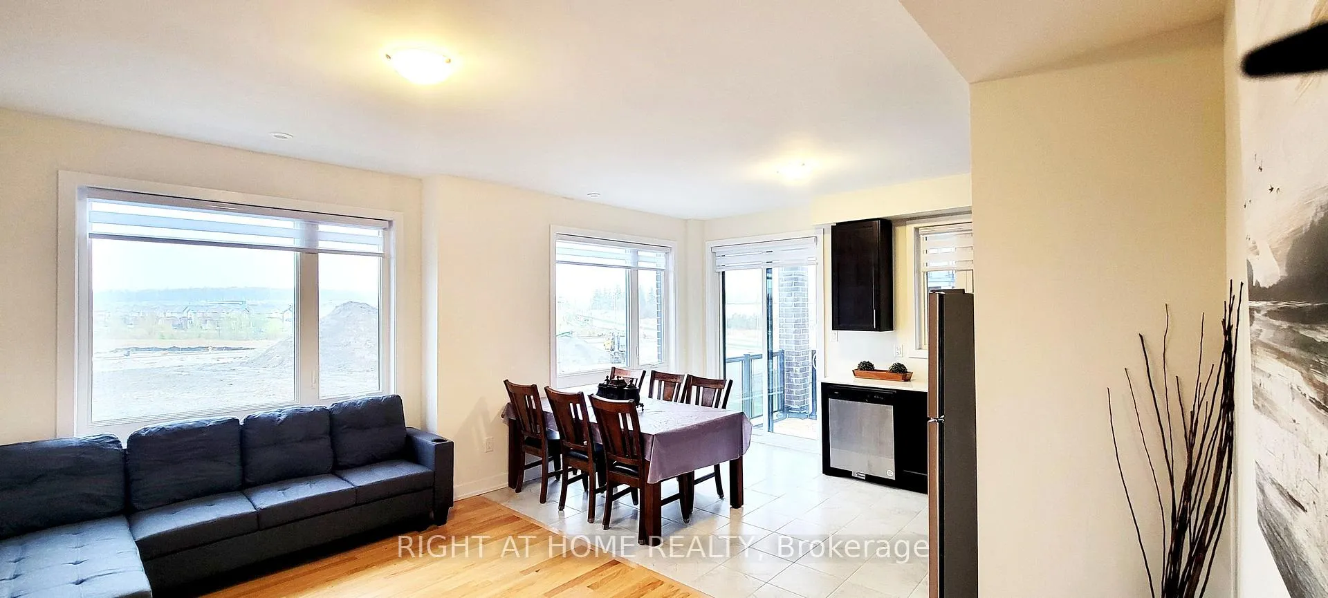 Photo 14 of 121 Stauffer Crescent, Markham, Cornell — HOMEH