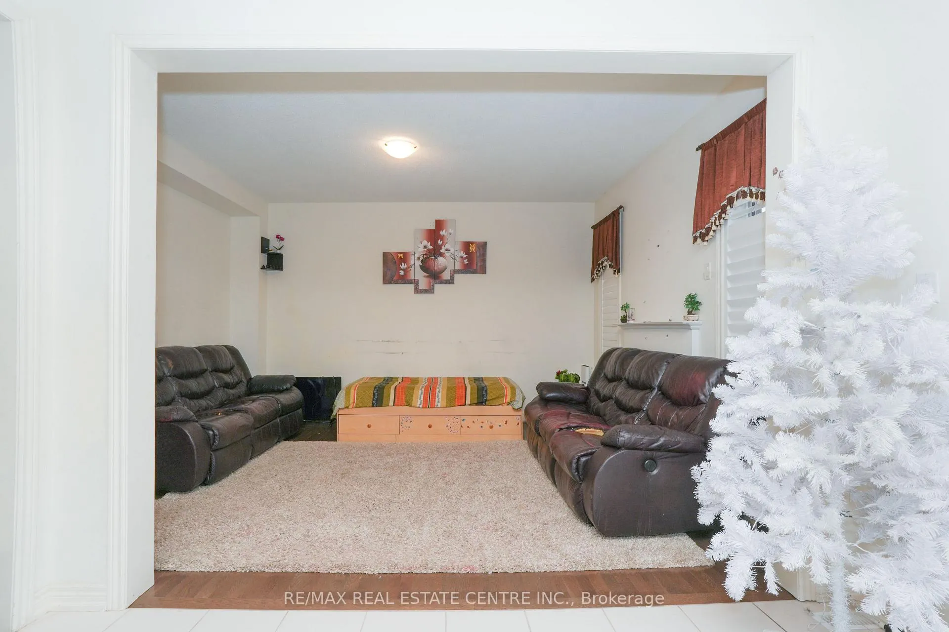 Photo 5 of 11 oconnor Crescent, Brampton, Northwest Brampton — HOMEH