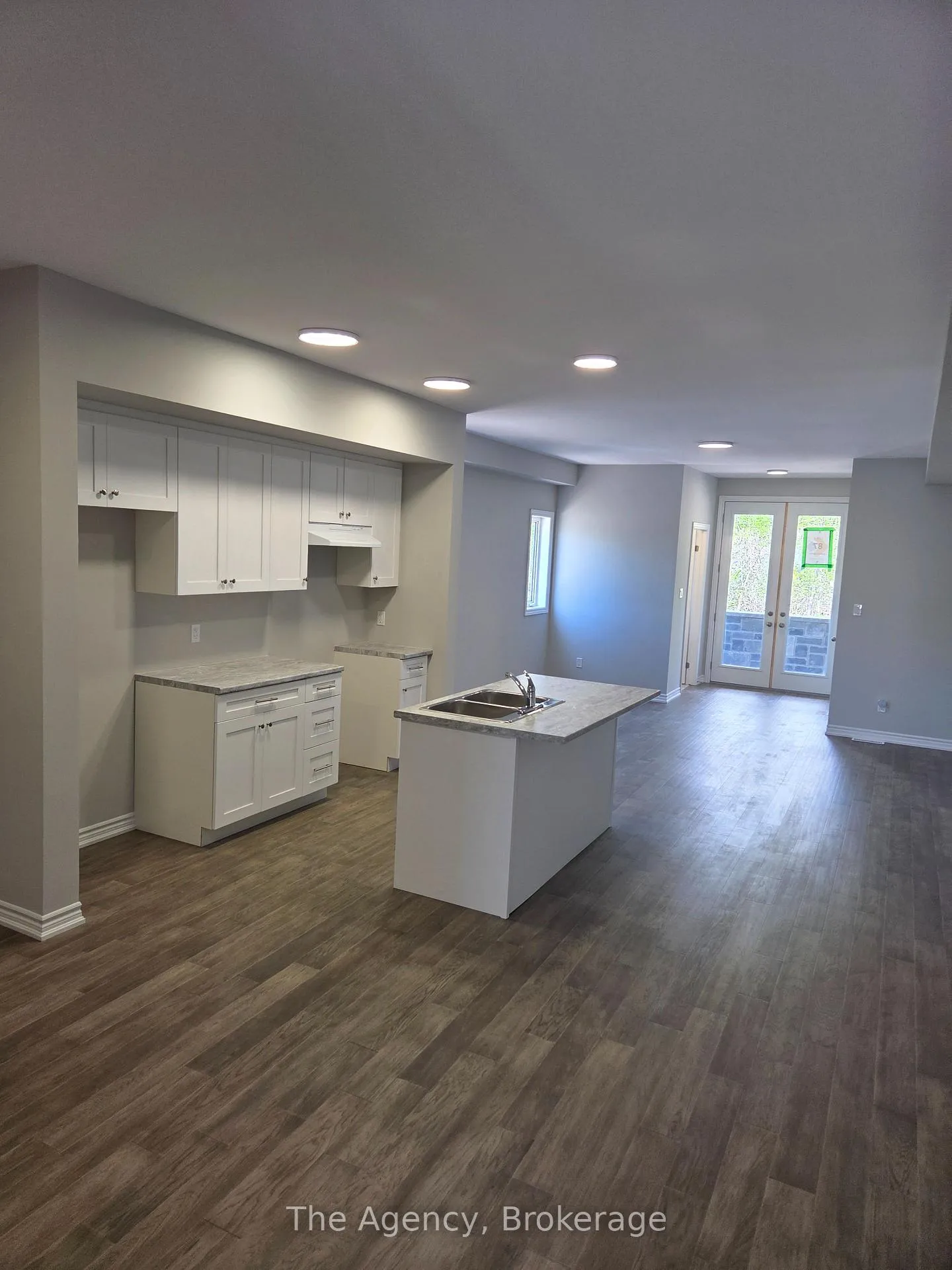 Photo 2 of Unit A, 83 Superior Street, Welland, Lincoln/Crowland — HOMEH