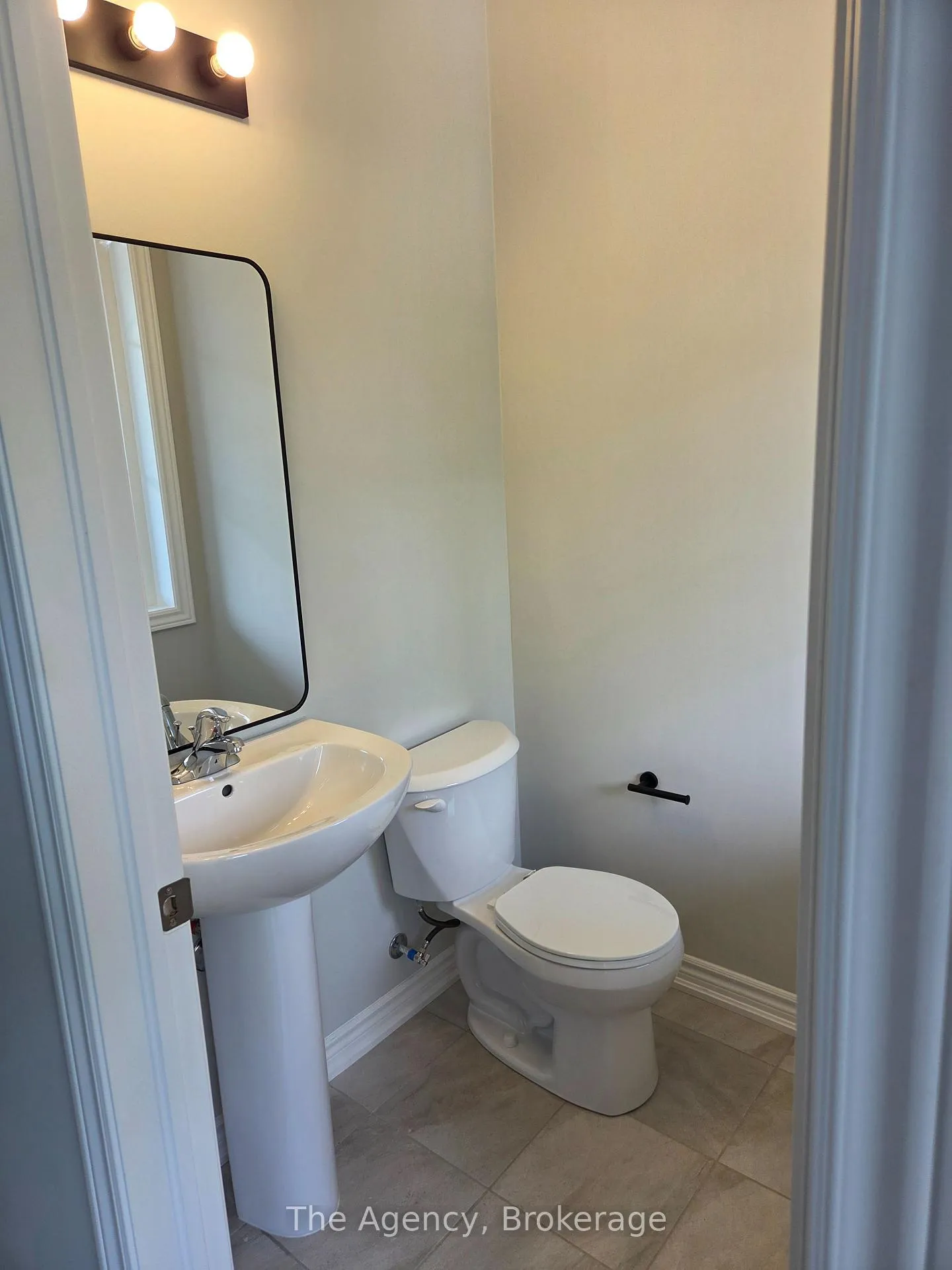 Photo 5 of Unit A, 83 Superior Street, Welland, Lincoln/Crowland — HOMEH