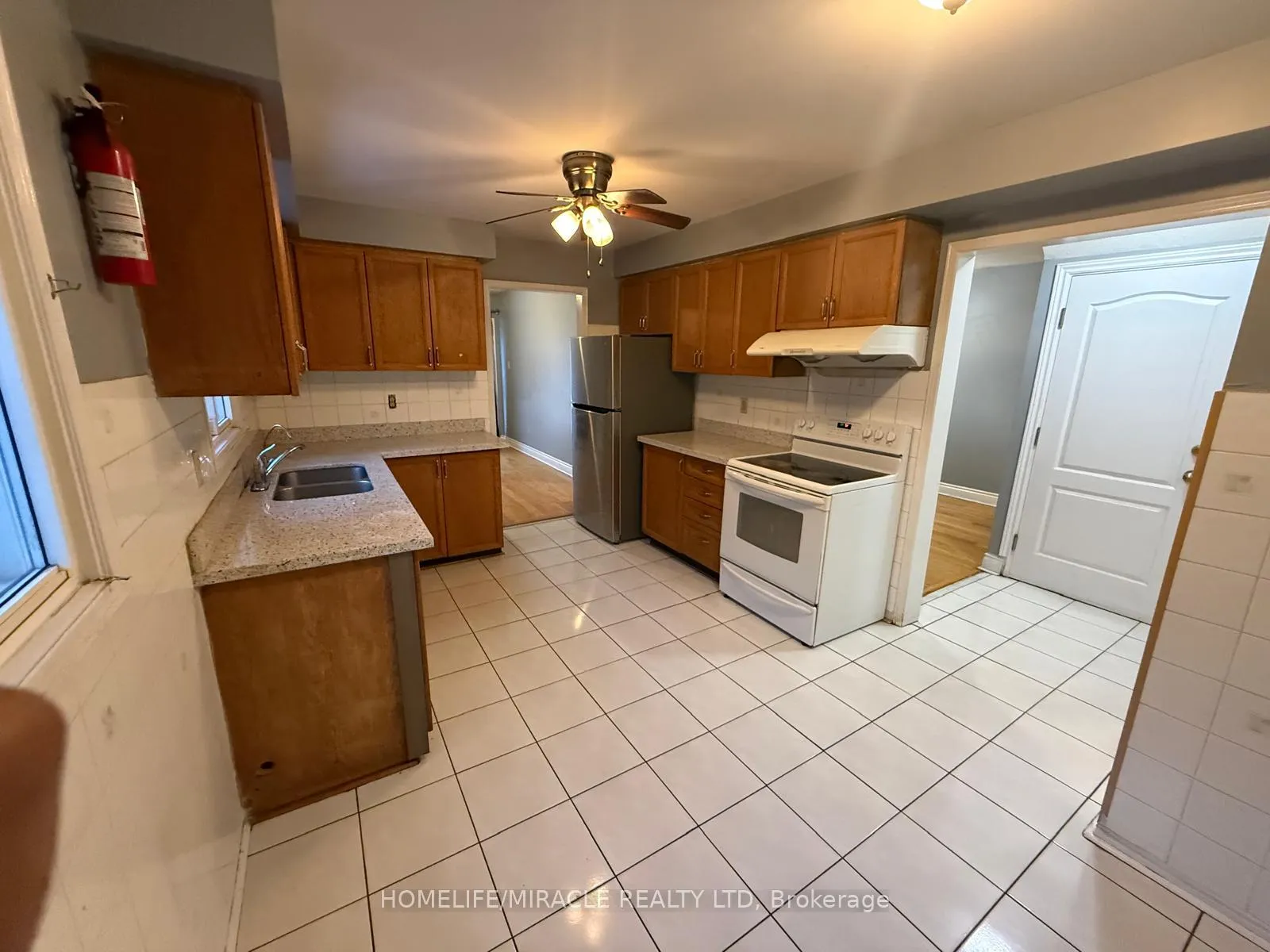 Photo 7 of 32 Hendricks Crescent, Brampton, Fletcher's West — HOMEH
