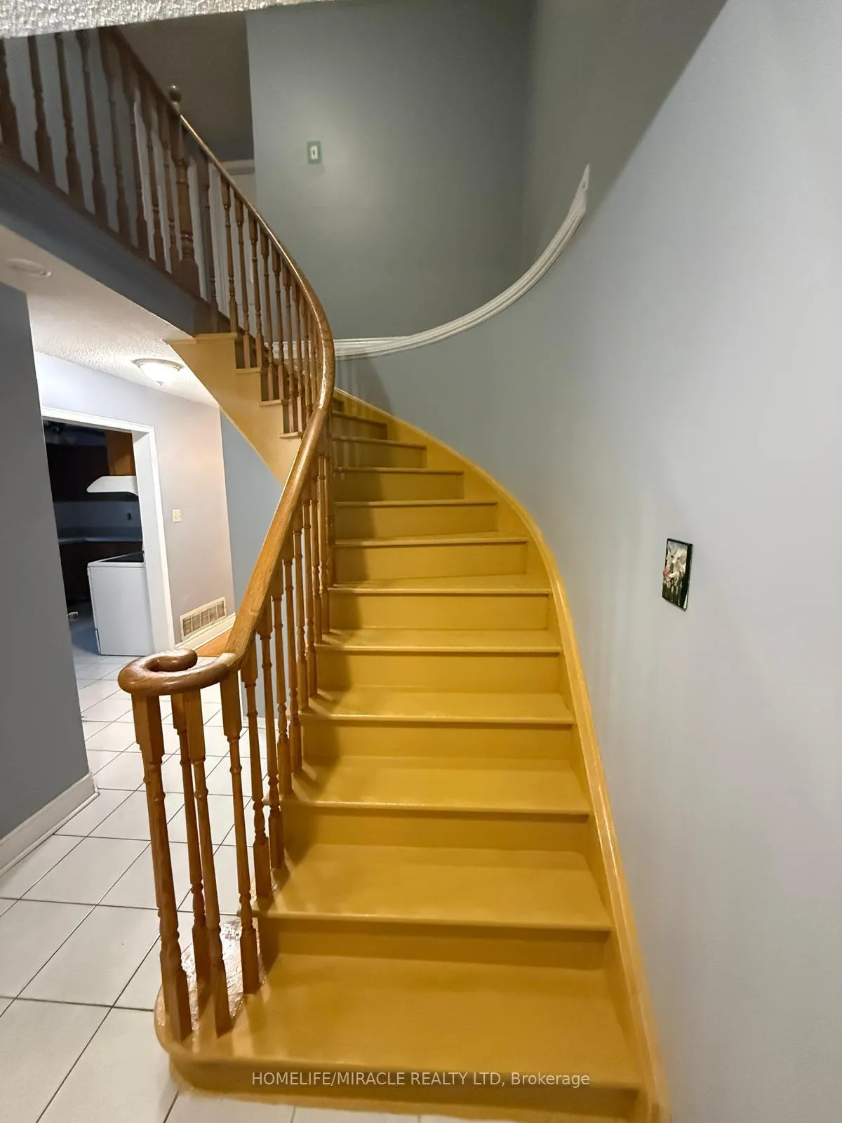 Photo 8 of 32 Hendricks Crescent, Brampton, Fletcher's West — HOMEH